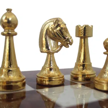 Alternative view of Echiquier en Bois d'Orme et de Bruyere & Jeu d'Echecs en Métal Plaqué Or et Argent