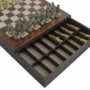 Alternative view of Jeu d'Echecs Medieval et Echiquier en Bois de Noyer et d'Erable avec Compartiment de Rangement