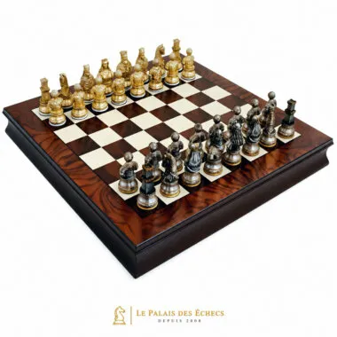 Jeu d'Echecs Medieval et Echiquier en Bois de Noyer et d'Erable avec Compartiment de Rangement