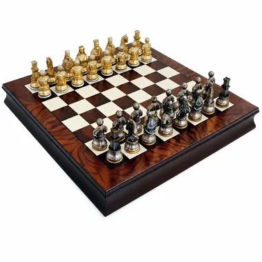 Jeu d'Echecs Medieval et Echiquier en Bois de Noyer et d'Erable avec Compartiment de Rangement