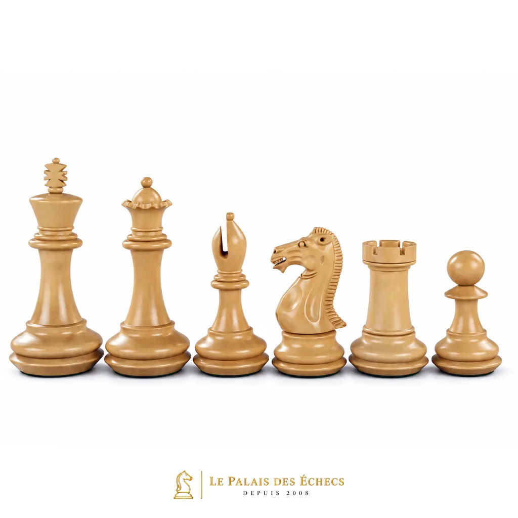 Pièces claires en bois de buis, détail dame, fou, cavalier et tour