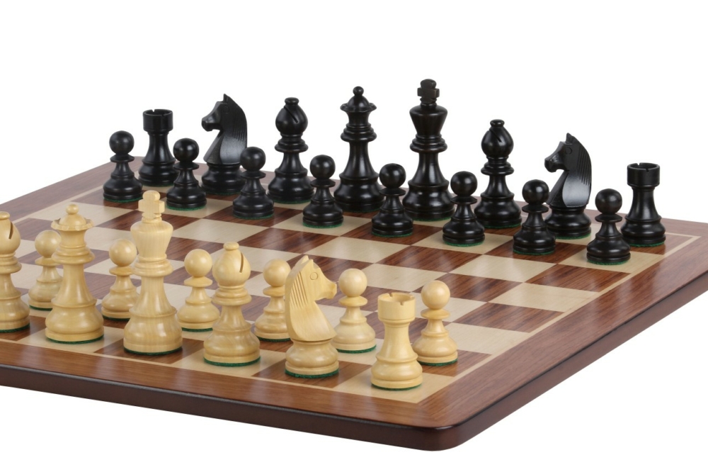 Ensemble Jeu Échecs en Bois de Buis et Echiquier en Bois de Padouk