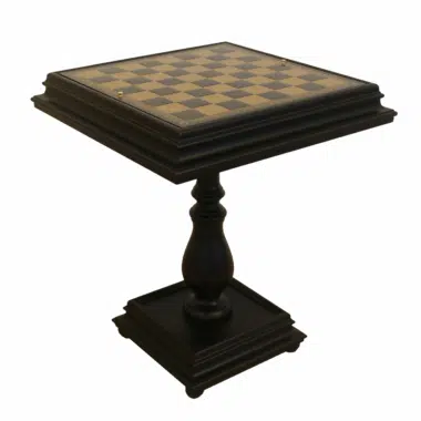 Table d'échecs en bois noir fermée, vue d'ensemble sur pied tourné