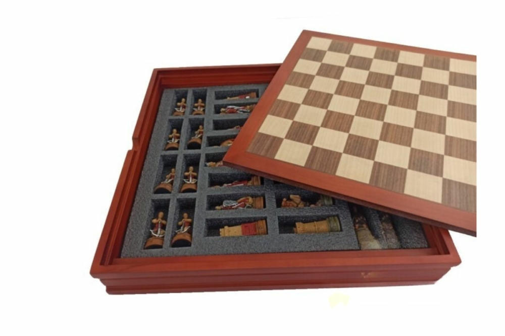 Ensemble Jeu d'Échecs Camelot en Résine et Échiquier en Bois avec Compartiments