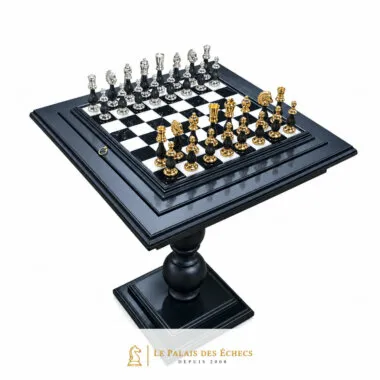 Ensemble Jeu d'Échecs en Laiton Plaqué Or et Argent et Table d'Échecs en Bois et Marbre