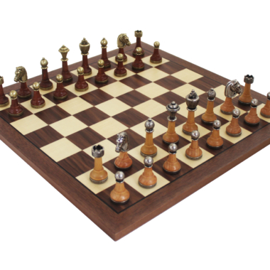 Ensemble Jeu d'Échecs en Métal et Bois Massif et Échiquier en Noyer et Érable