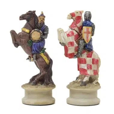 Ensemble Jeu d'Échecs en Résine Peint à la Main Les Croisades et Échiquier en Similicuir avec Rangement – Image 4