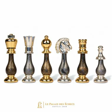 Pièces d'échecs en laiton doré et argenté, détail roi, tour, cavalier