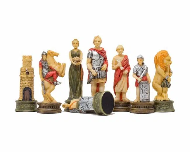 Ensemble Jeu d'Échecs Romains VS Gladiateurs et Échiquier en Bois d'Érable – Image 2