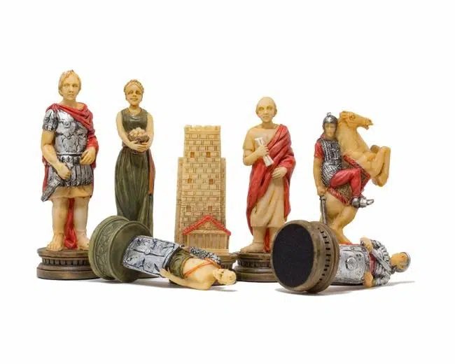 Ensemble Jeu d'Échecs Romains VS Gladiateurs et Échiquier en Bois d'Érable – Image 3