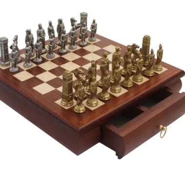 Ensemble Jeu d'Échecs Romains contre Barbares et Échiquier en Bois de Rose avec Tiroir