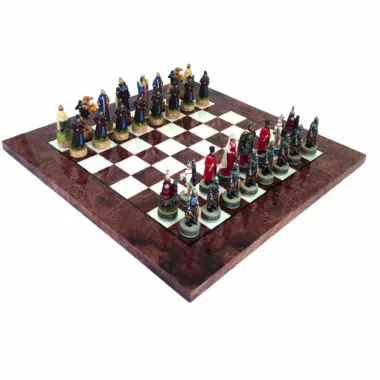 Ensemble Jeu d'Échecs Russes VS Mongols et Échiquier en Bois d'Orme et Bruyere Laqué