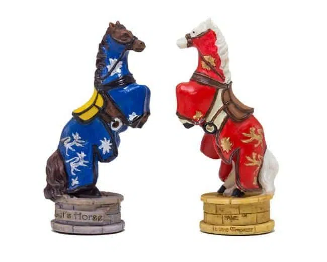 Ensemble Jeu d'Échecs Roi Arthur en Résine et Échiquier en Similicuir – Image 4