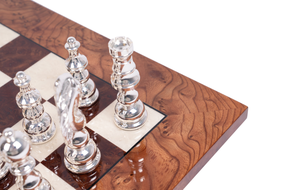 Ensemble de Jeu d'Échecs de Luxe - Pièces en Laiton Massif Plaqué Or/Argent & Échiquier en Bois d'Orme Bruyère Laqué