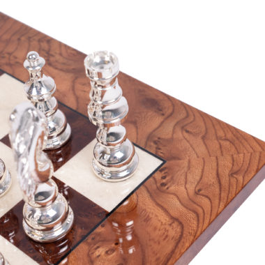 Ensemble de Jeu d'Échecs de Luxe - Pièces en Laiton Massif Plaqué Or/Argent & Échiquier en Bois d'Orme Bruyère Laqué