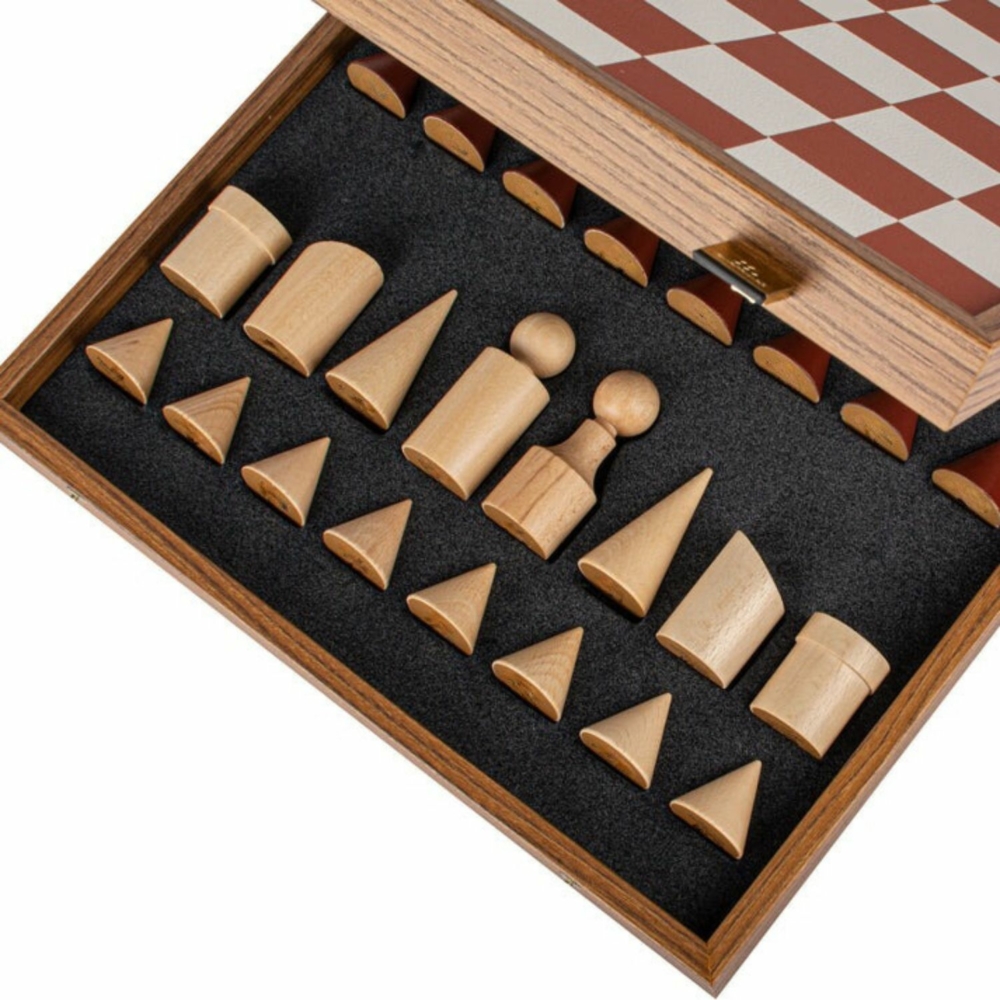 Ensemble de Jeu d'Echecs Style Bauhaus en Bois et Plateau de Jeu en Similicuir - Terracotta & Blanc - 40 x 40 cm