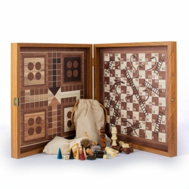 Jeu de Societe 4 en 1 en Bois - Jeu d Échecs, Backgammon, Ludo et Serpents et Échelles avec Rangement