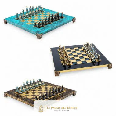 Jeu d'échecs Art Cycladique en laiton bronze et bleu, trois finitions présentées
