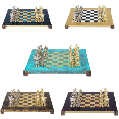 Petit Ensemble Jeu d'Echecs Grec en Métal Argent et Or et Echiquier en Laiton avec Rangement