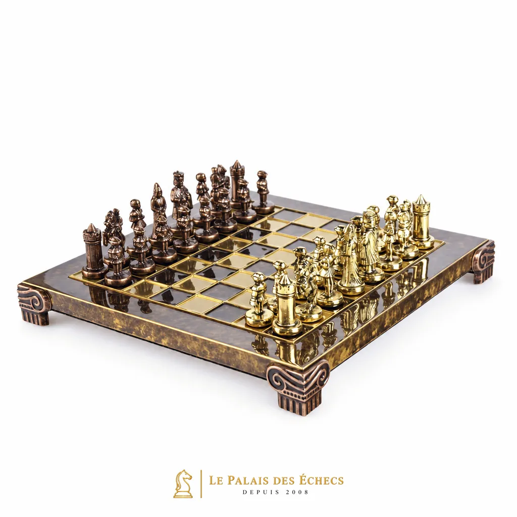 Jeu d'échecs Empire Byzantin complet vu de trois quarts avec pieds ornés