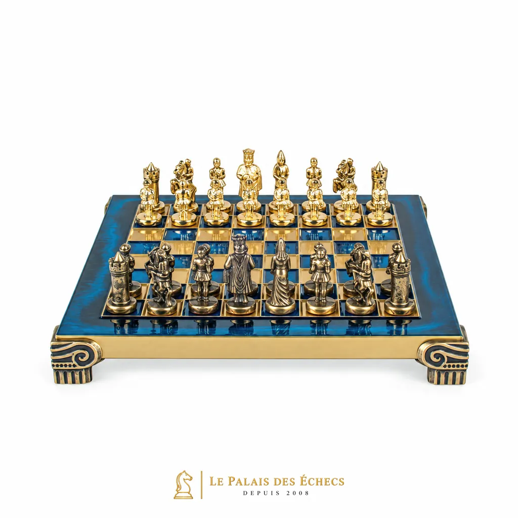 Échiquier bleu en métal avec pièces dorées et marron de l'Empire Byzantin