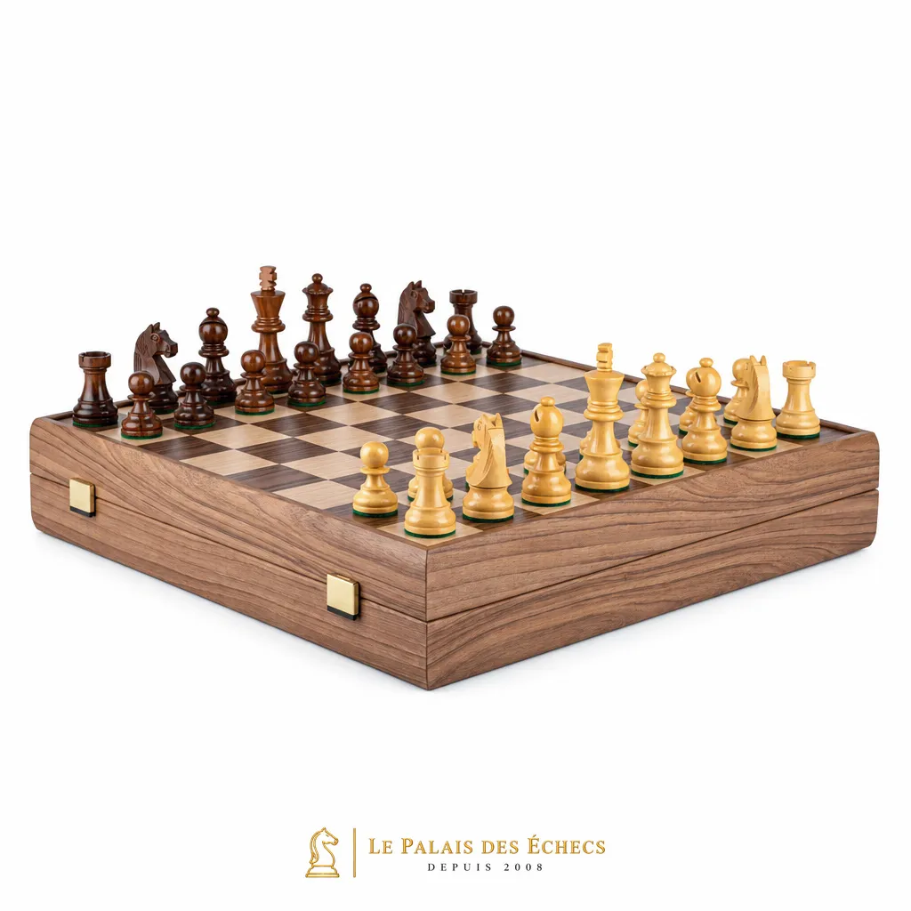Ensemble complet vu de trois quarts, pièces en bois de rose et buis disposées