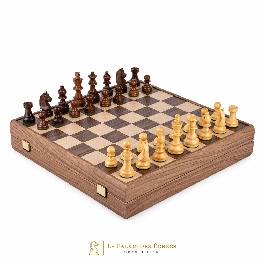 Ensemble jeu d'échecs en bois de rose et buis, échiquier coffret en noyer