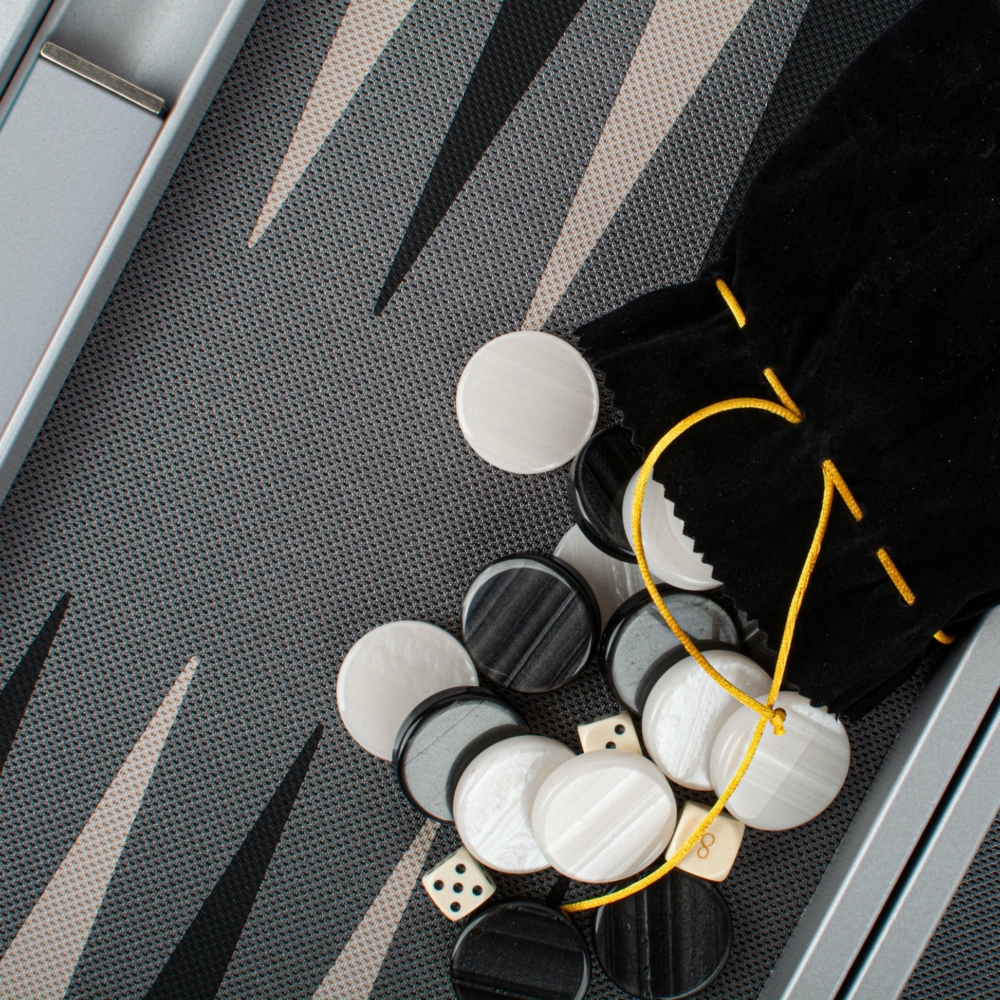 Ensemble de Backgammon en Similicuir Design Futuriste - Argent, Noir & Blanc