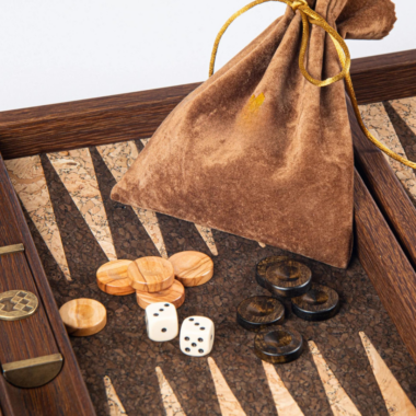 Ensemble de Backgammon en Liège Naturel avec Design Cubique et Pions en Bois d'Olivier