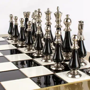 Ensemble d’Échecs en Métal Classique Staunton avec Éléments en Perles, Noir et Blanc - 44x44 cm