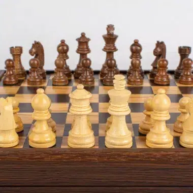 Jeu d'Échecs Artisan en Loupe d'Olivier - 27x27 cm