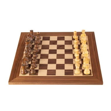 Ensemble d'Échecs en Noyer avec Pièces Staunton – 50x50 cm