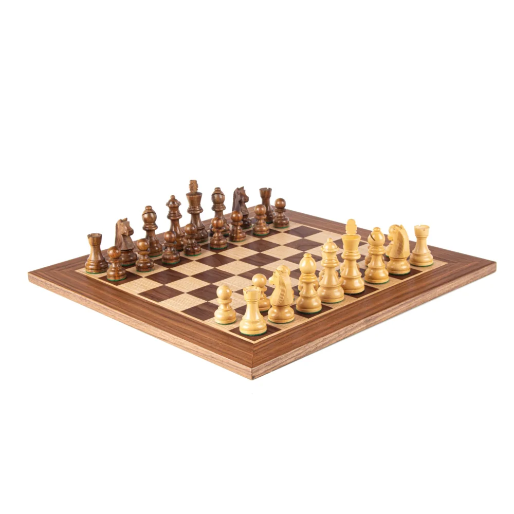 Ensemble d'Échecs en Noyer avec Pièces Staunton – 50x50 cm