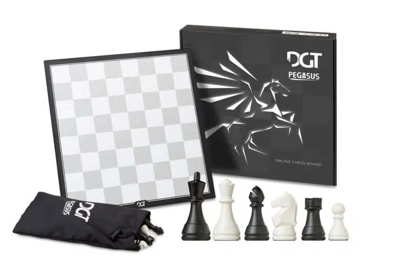 Jeu d'échecs électronique DGT Pegasus avec coffret, pièces et pochette
