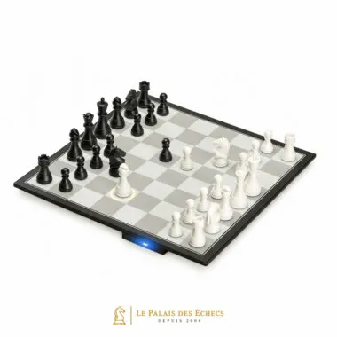 Échiquier électronique DGT Pegasus vu de biais avec pièces en jeu