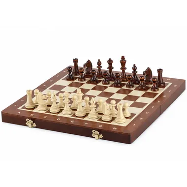 Jeu d'échecs pliable en bois, pièces disposées en position de départ sur l'échiquier
