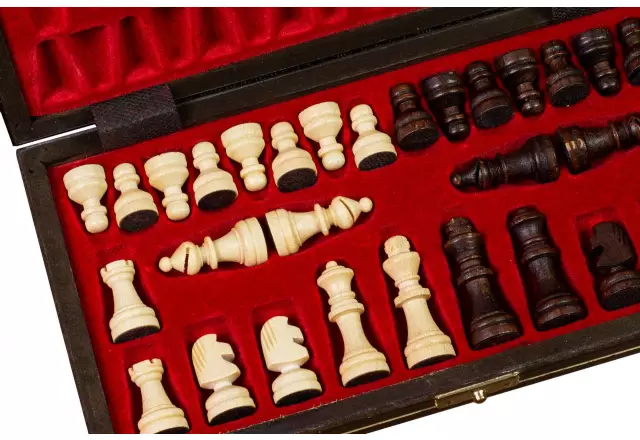Jeu d’Echecs Magnétiques de Voyage en Bois 27 x 27 cm