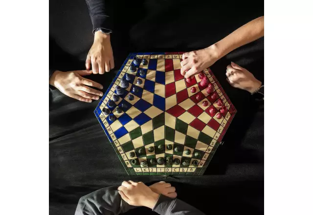 Jeu d’Echecs à 3 Joueurs en Bois – Coffret Hexagonal Tricolore avec Pièces Staunton