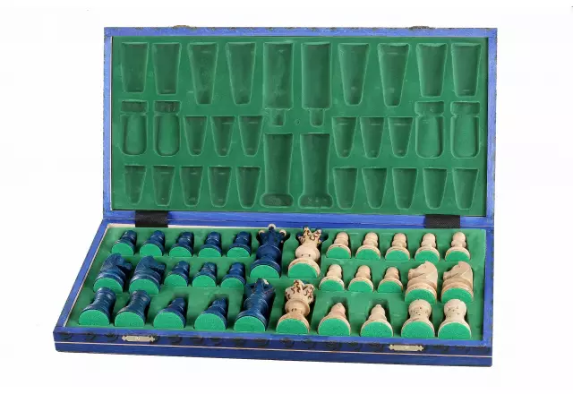 Grand Jeu d’Echecs en Bois Bleu et Ivoire – Grand Echiquier Pliant 55 x 55 cm
