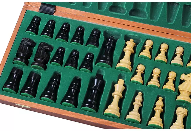 Jeu d’Echecs French Staunton Gold n°5 – Pièces en Bois et Echiquier Pliant Marqueté