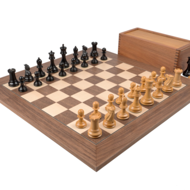 Jeu d’Échecs Staunton 1890 de Luxe en Bois de Buis et Ébène avec Échiquier en Noyer et Érable – Roi 8,9 cm