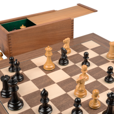Jeu d’Échecs Staunton 1890 de Luxe en Bois de Buis et Ébène avec Échiquier en Noyer et Érable – Roi 8,9 cm