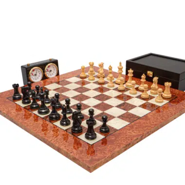 Ensemble d’Échecs Staunton de Luxe en Ébène et Buis avec Échiquier en Loupe de Bruyère et Orme – Roi 7,6 cm
