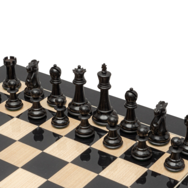 Jeu d’Échecs Staunton Noir et Blanc en Ébène et Buis avec Échiquier en Anegre Noir et Érable – Roi 8,9 cm