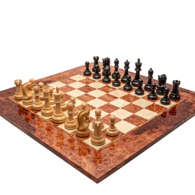 Grand Jeu d’Echecs de Salon en Bois de Buis Ebonisé avec Echiquier en Loupe d’Orme et d’Erable – Format Luxe