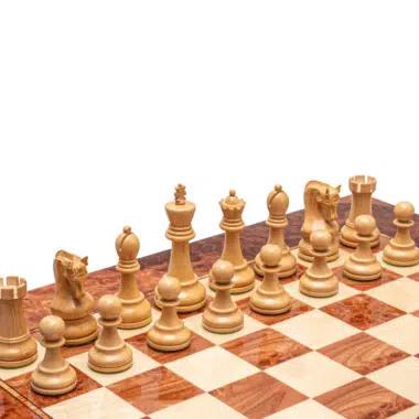 Grand Jeu d’Echecs de Salon en Bois de Buis Ebonisé avec Echiquier en Loupe d’Orme et d’Erable – Format Luxe