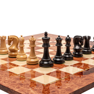 Grand Jeu d’Echecs de Salon en Bois de Buis Ebonisé avec Echiquier en Loupe d’Orme et d’Erable – Format Luxe