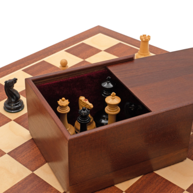 Jeu d’Échecs de Luxe Londres 1850 en Ébène et Buis avec Échiquier en Acajou et Bouleau