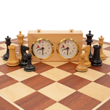 Jeu d’Échecs de Luxe Londres 1850 en Ébène et Buis avec Échiquier en Acajou et Bouleau