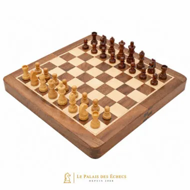 Jeu d'échecs voyage pliant en bois magnétique vu de côté avec pièces - Le Palais des Echecs